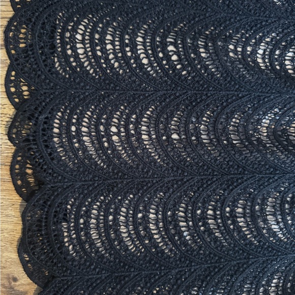 Club Monaco Noah scallop crochet overlay mini skirt size 8 - Picture 2 of 6